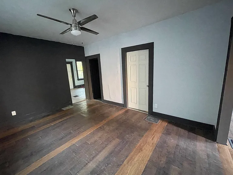 1209 N Main St — Photo 7