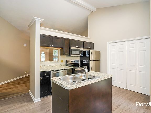 3rd image of 605 N Stonegate Dr