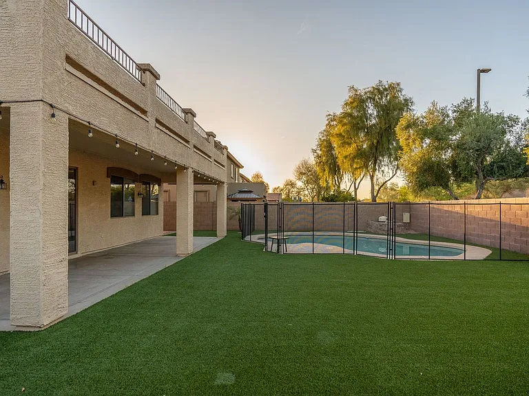 1546 E Nightingale Ln — Photo 85