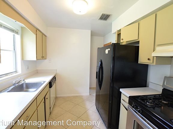 4th image of 600 W Burleigh Blvd