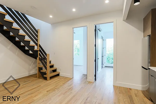 Rented by ERNY LLC | media 25