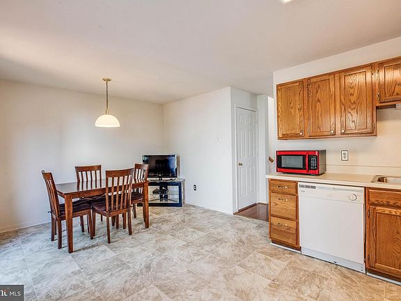 4th image of 111 Ben Neuis Pl