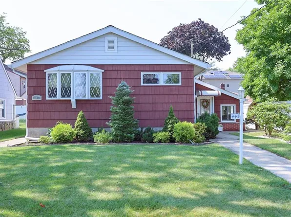 445 Lynn St, Staten Island, NY 10306