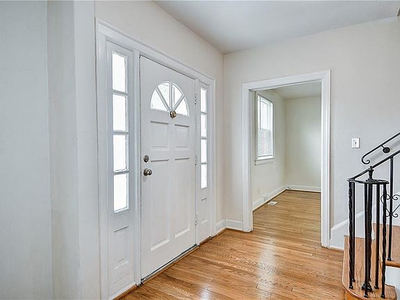 2nd image of 421 Sycamore Rd