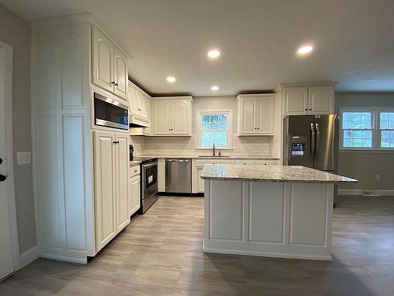 5th image of 703 Glenmary Dr