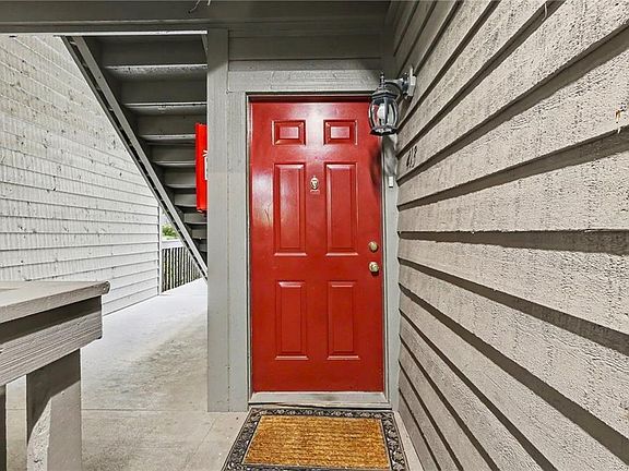 2nd image of 413 Tuxworth Cir