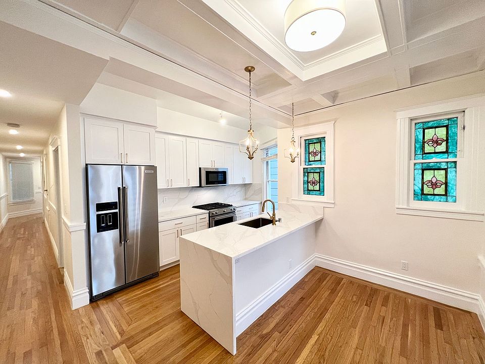 1st image of 710 Clayton St APT 2
