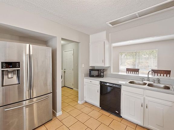 5th image of 1109 N Thornbush Cir