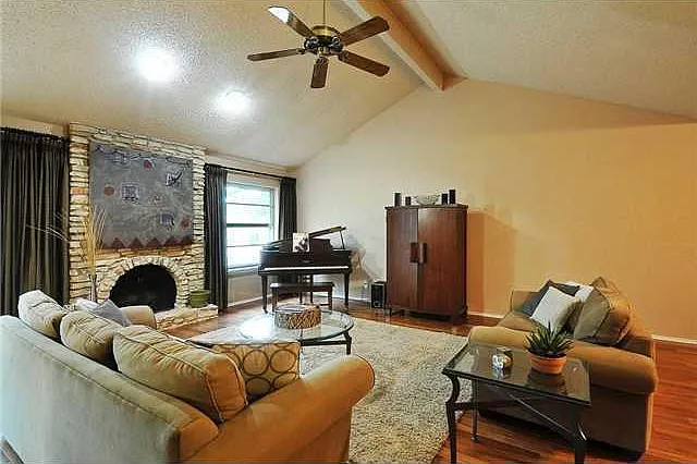 3 bed, 2.0 bath, 1587 sqft, $2,500 — Photo 4