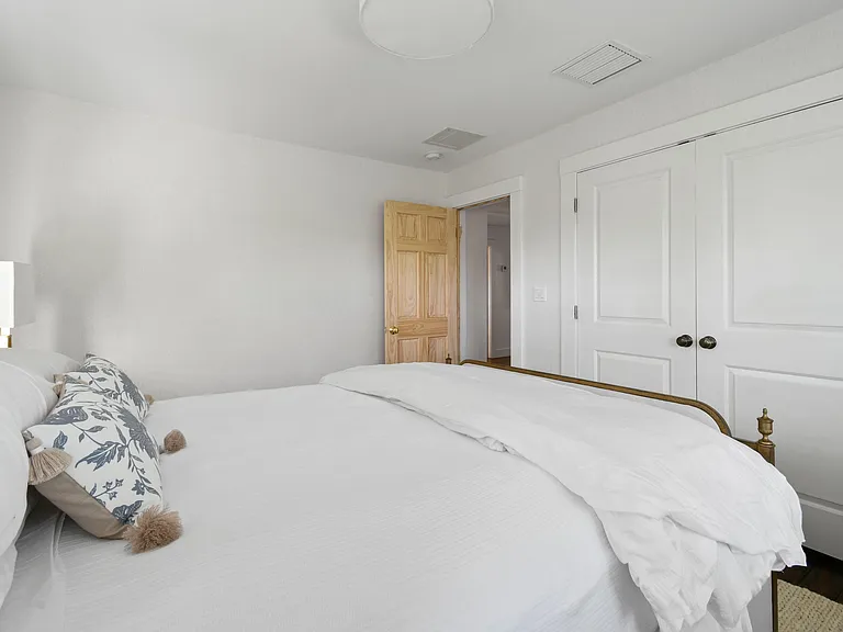300 Buckingham Rd — Photo 36