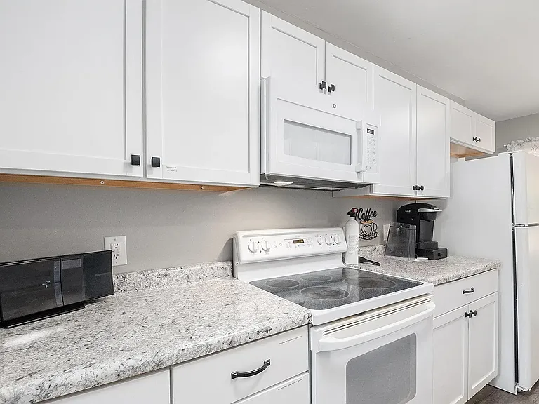 520 S 70th St — Photo 10