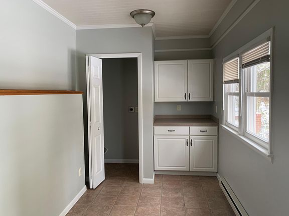 4th image of 238 1/2 E King St