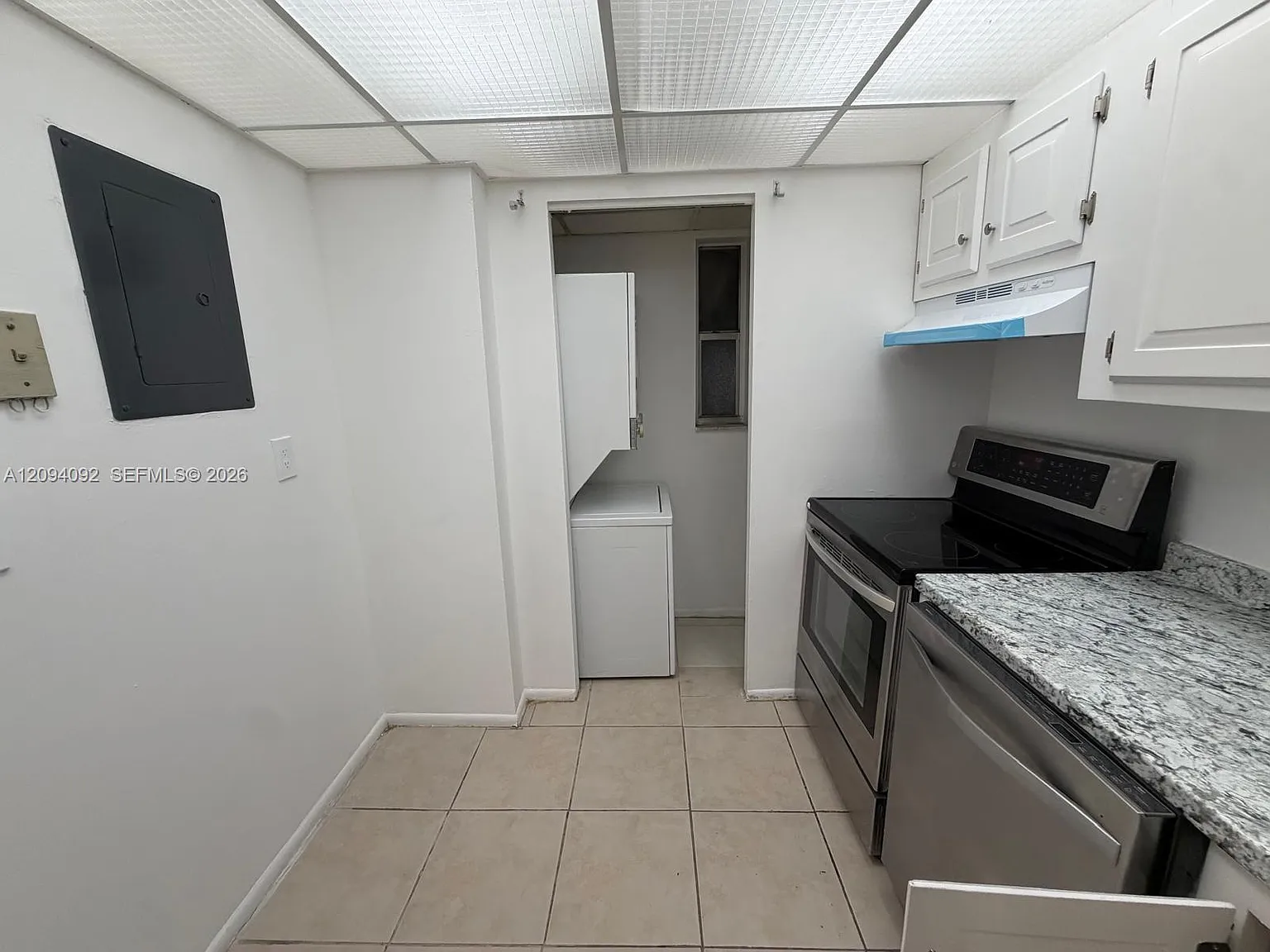 7825 Fairview Dr — Photo 3