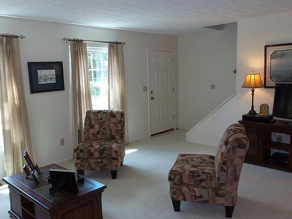 2nd image of 79 Applewood Dr #79