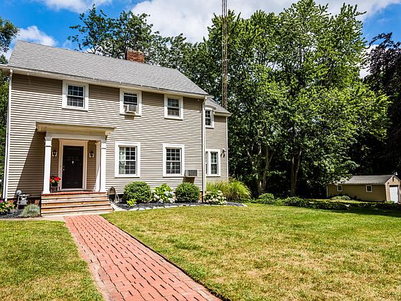 4th image of 233 Orchard Ln
