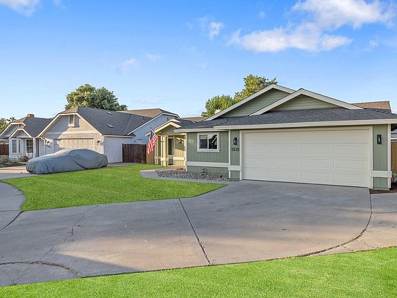 3rd image of 1510 Oakwood Court