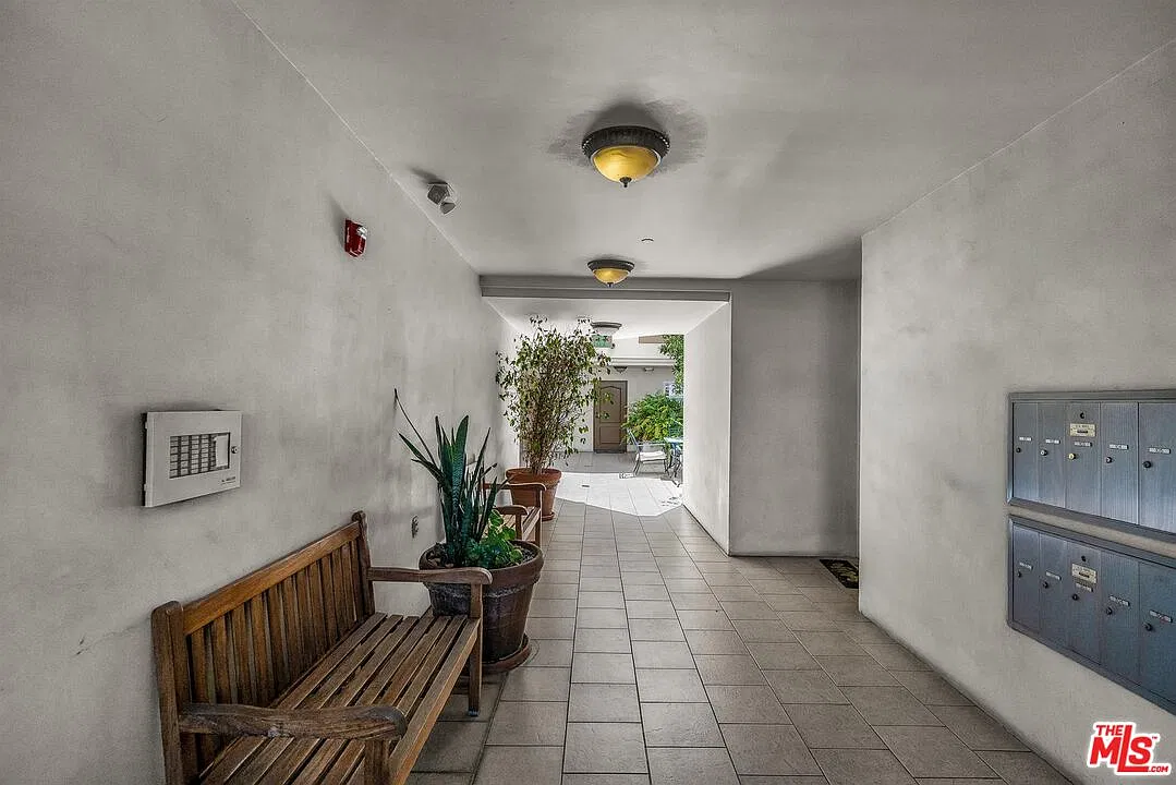 2 bed, 2.0 bath, 1100 sqft, $3,500 — Photo 3