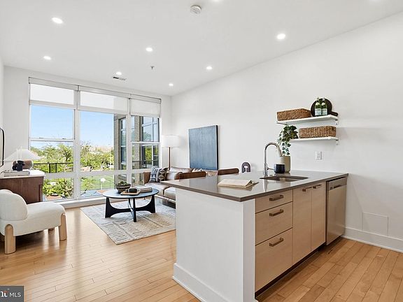 3rd image of 1616 11th St NW #Penthouse 3