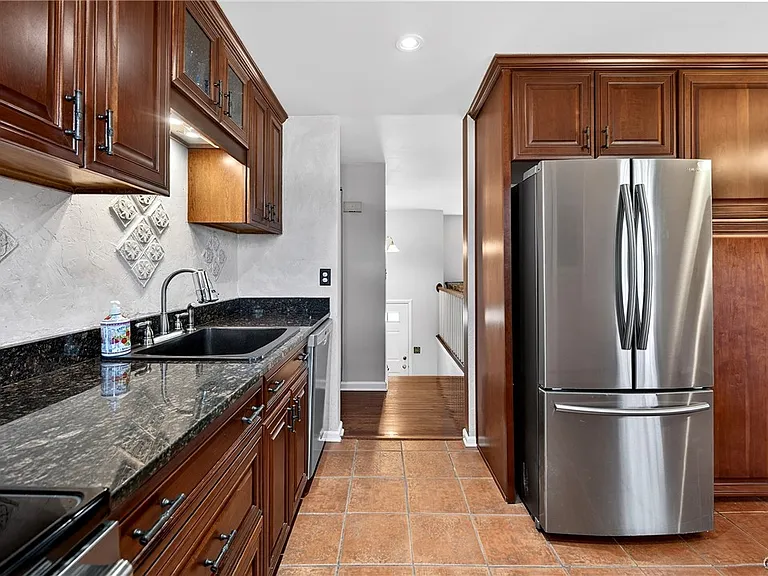 8237 Mantova Dr — Photo 22