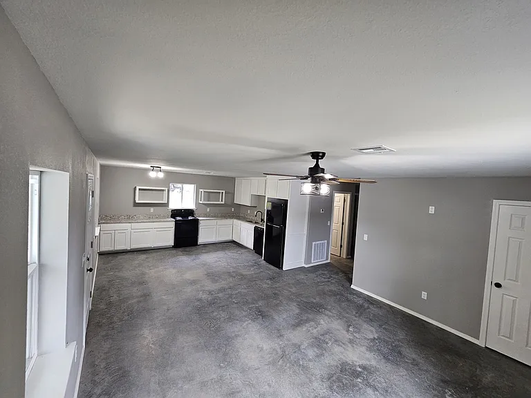 Living room/ Kitchen/ Dining room