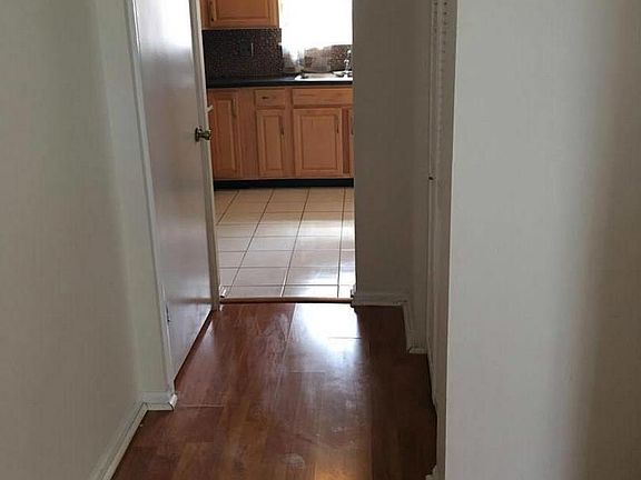 4th image of 2913 Madeira Ct