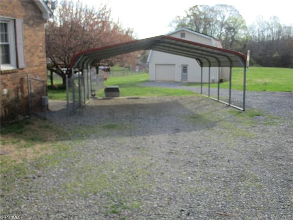 4th image of 4236 Robertson Dr