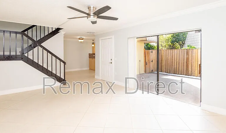 1700 Embassy Dr #305 — Photo 4