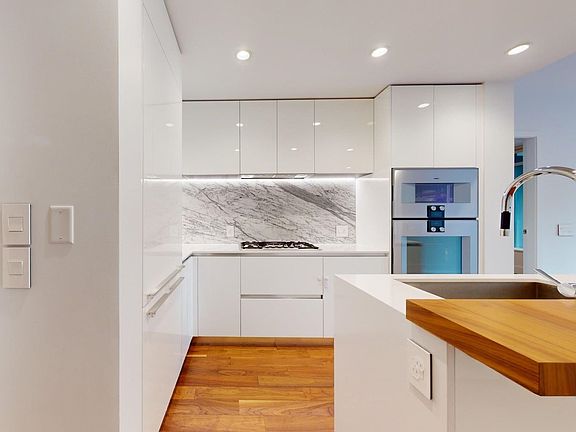 3rd image of 7428 Alberta St #208