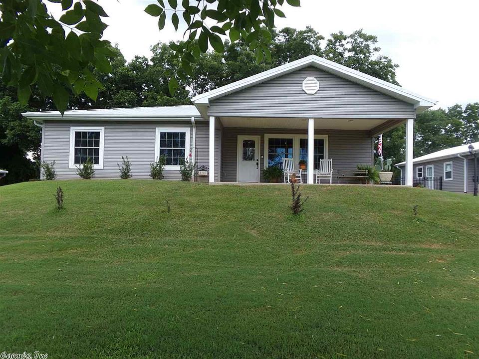 1st image of 3209 Riviera Dr