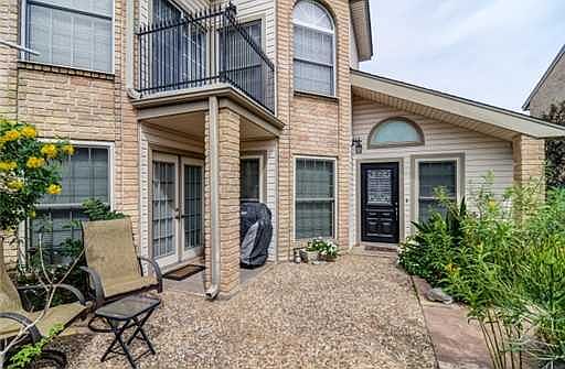 3rd image of 2908 Broadmoor Dr