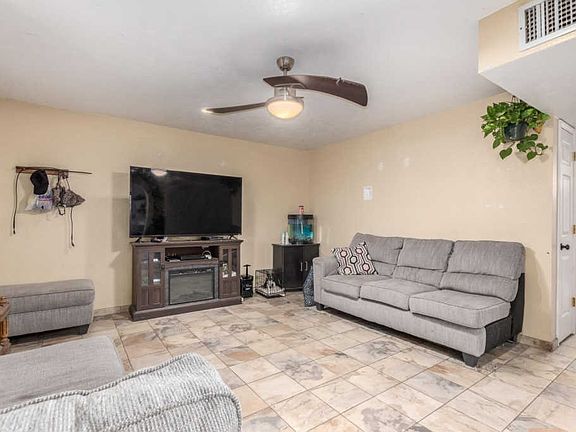 4th image of 907 E Saint Katherines Ct