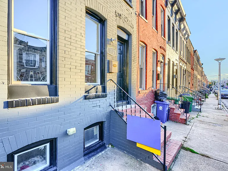 1127 Sargeant St — Photo 5