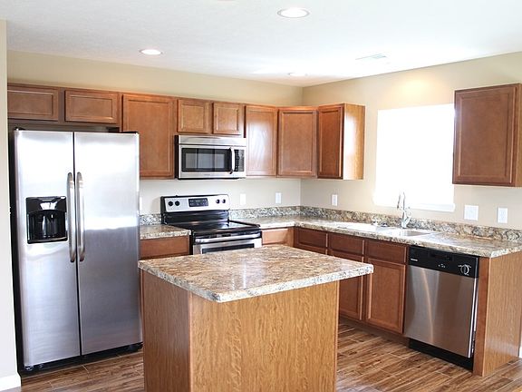 3rd image of 3173 Fleming Dr