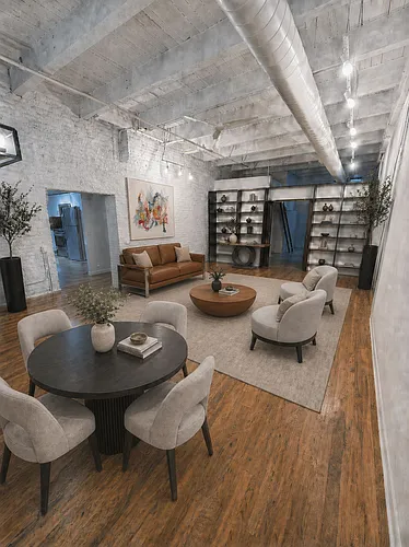 312 N May St Photo 1