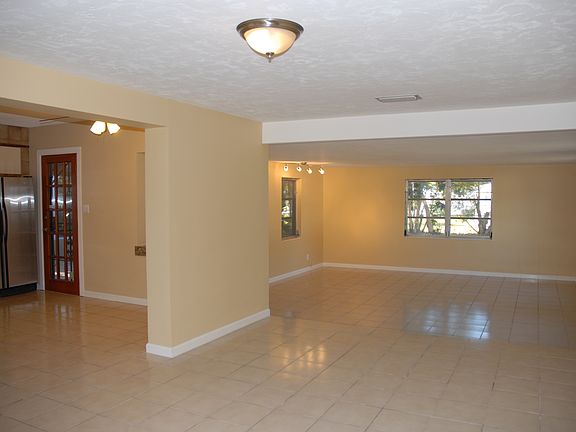 4th image of 407 N Brink Ave