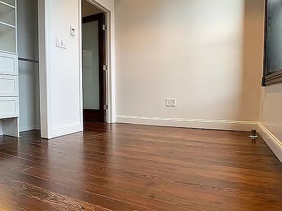 4th image of 106 Mac Dougal St #19