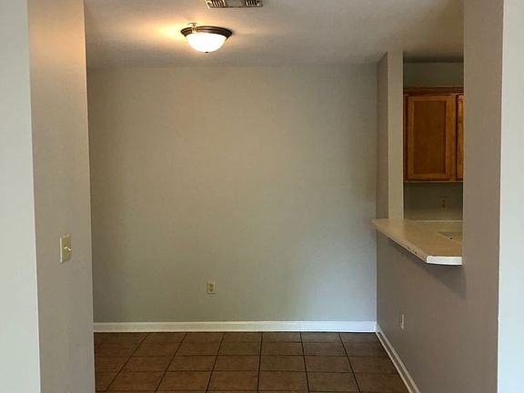 3rd image of 1411 Rocky Ln APT 10