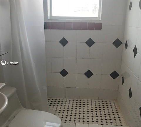 5th image of 1618 Michigan Ave APT 35