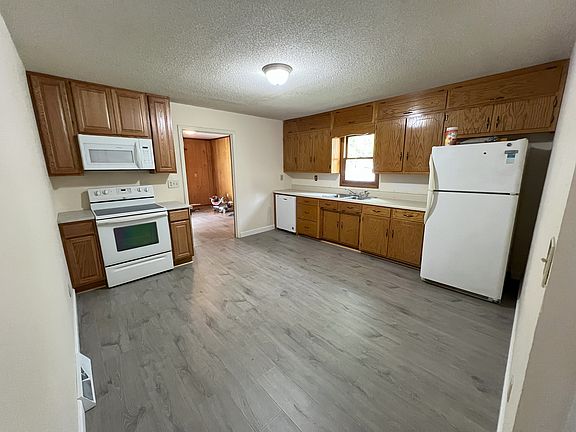 New microwave, new dishwasher, new water proof Pergo flooring