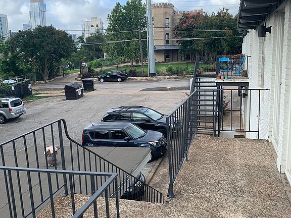 5th image of 1112 W 11th St #205