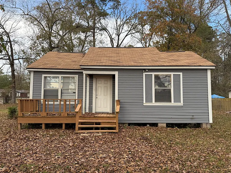 2240 Pin Oak Cir — Photo 1