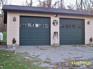 16 Oakridge Ln, Hickory, PA 15340