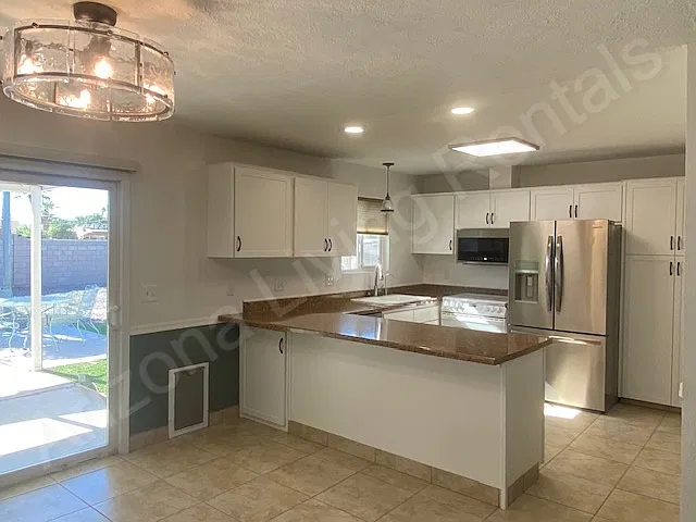4 bed, 1153 sqft, $2,000 — Photo 4