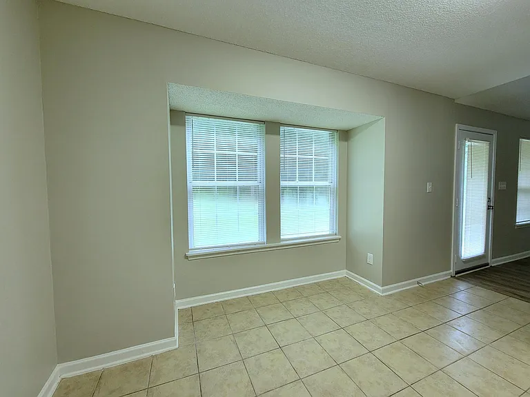 7025 Stoneridge Dr — Photo 8