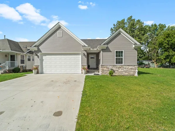 544 Mabel St, Marine City, MI 48039