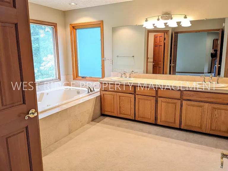 19772 Bellevue Way — Photo 14