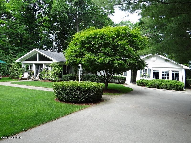 1st image of 2128 Lakeshore Dr