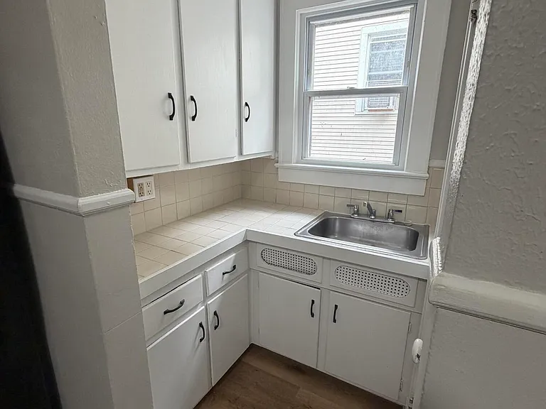 77 Saint Clair St #1 — Photo 6