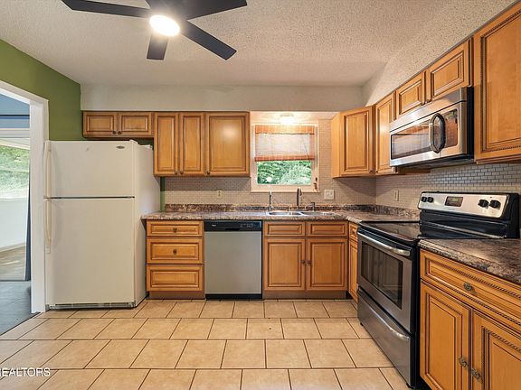 3rd image of 8928 Farne Island Blvd