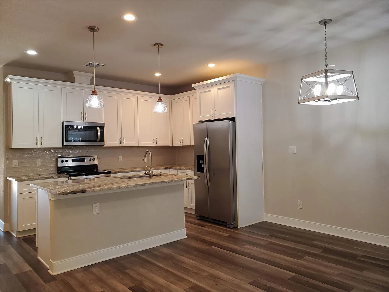 3 bed, 2.5 bath, 1564 sqft, $1,850 — Photo 4